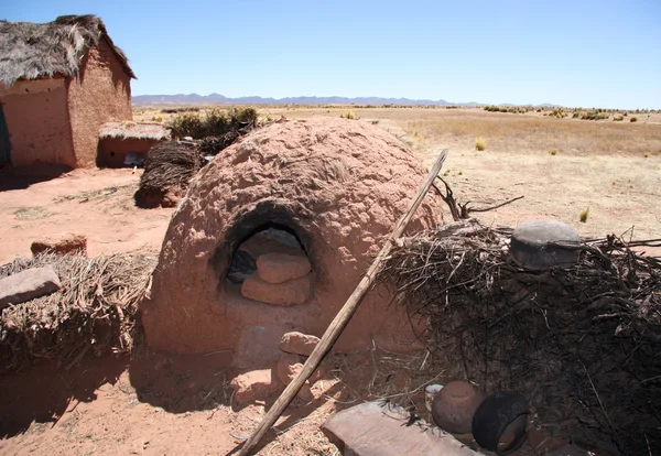 Village traditionnel avec four à argile en Bolivie — Photo