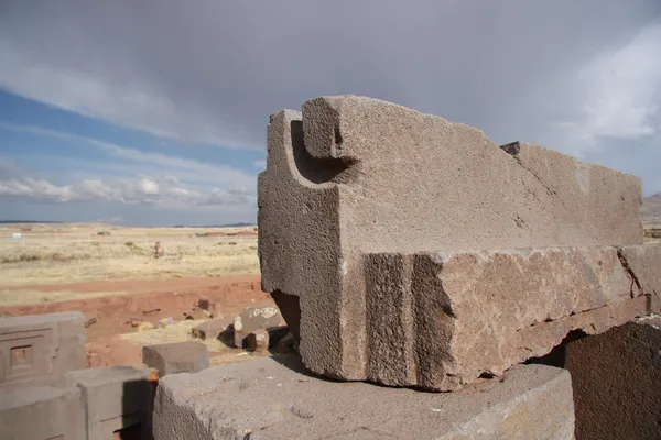 Megalitiska block av puma punku ruiner, tiwanaku, bolivia — Stockfoto