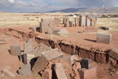 puma punku kalıntıları, tiwanaku megalitik blokları