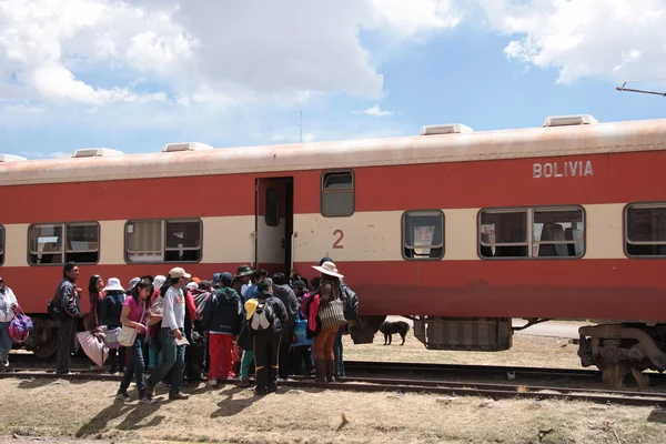 Pequeña parada de tren en Bolivia, América del Sur — Foto de Stock