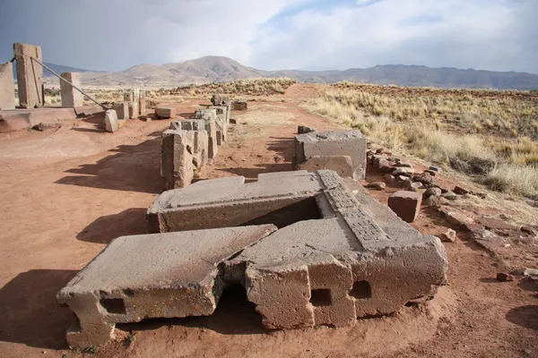 Megalitikus stone komplex puma punku, tiwanaku romjai — Stock Fotó