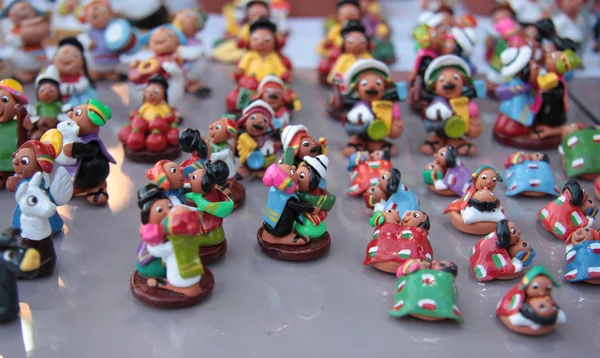 Miniature figures of lovers in clothes of Bolivia — Stock Photo, Image