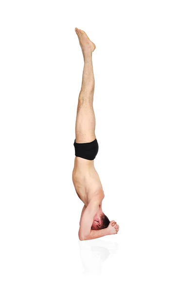 De man die yoga doet — Stockfoto