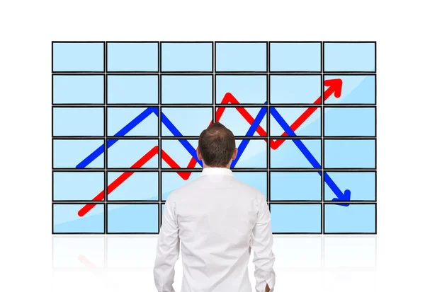 Бизнесмен смотрит на график — стоковое фото