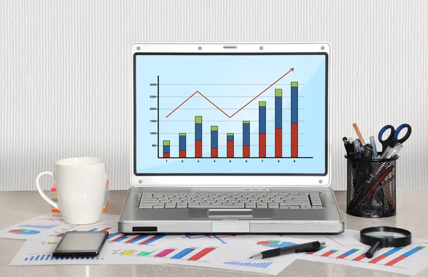 Laptop with chart — Stock Photo, Image