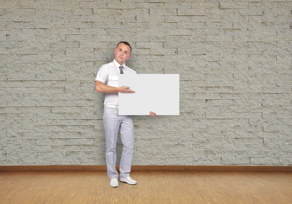 Homem segurando cartaz — Fotografia de Stock