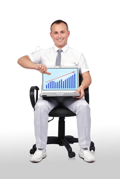 Man en laptop met grafiek — Stockfoto