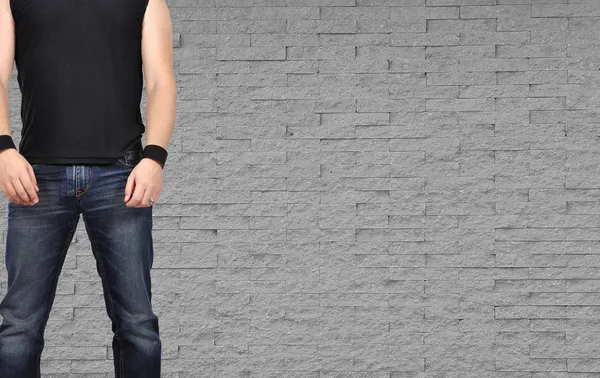 rock yıldız erkekler tuğla duvar backgraund üzerinde duran