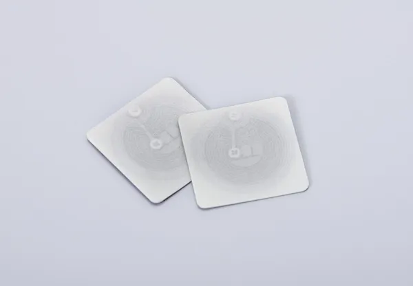 Dwa znaczniki RFID — Zdjęcie stockowe