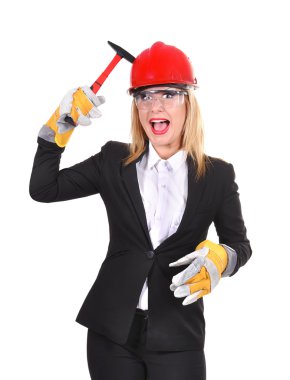 kadın mühendis çekiç ile