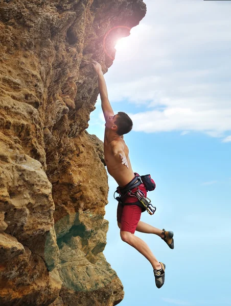 Man caught on a rock — Stock Photo, Image