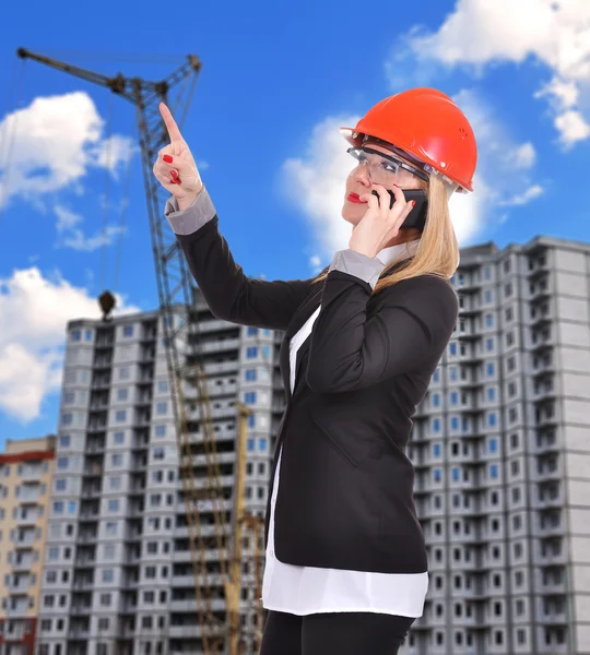 Woman engineer with phone — Stock Photo, Image