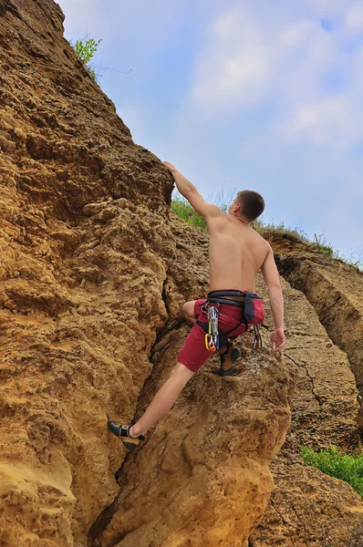 Guy climbing — Stock Photo, Image