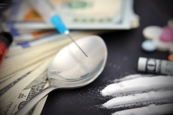 Stříkačka, kokainu a dolary — Stock fotografie