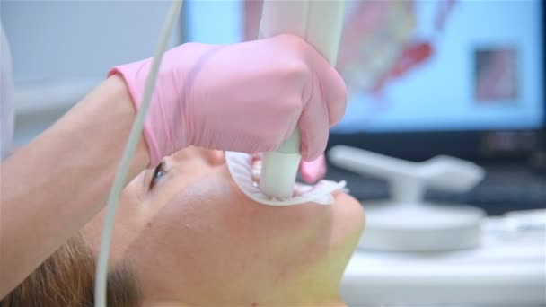 Primer Plano Los Dientes Del Paciente Del Escaneo Del Dentista — Vídeos de Stock