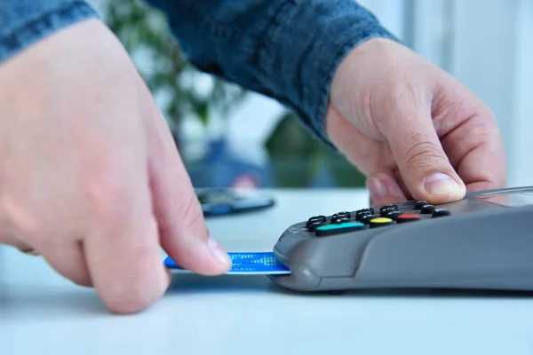 Close Hand Dials Pin Code Pos Terminal Credit Card Payment — Stock Photo, Image