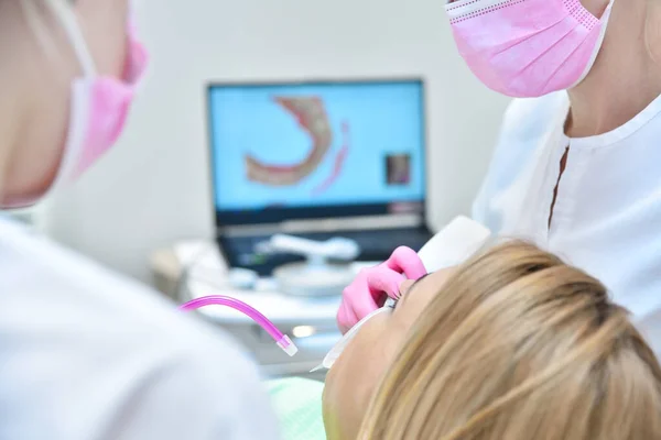 Paziente Che Fare Una Scansione Dentale Dal Dentista Protesi Concetto — Foto Stock