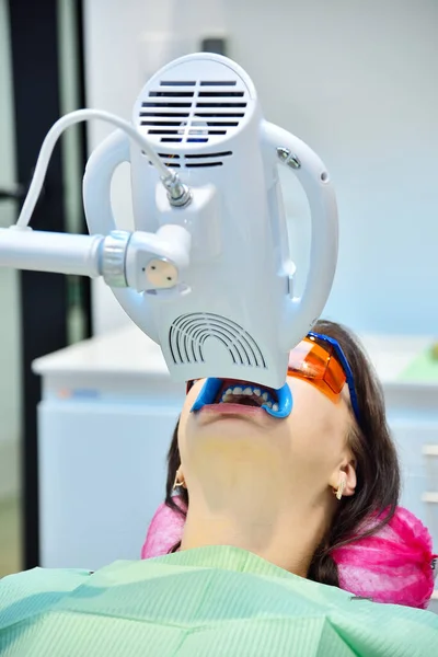 Sbiancamento Dei Denti Paziente Denti Decoloranti Laser Clinica Dentale Sbiancamento — Foto Stock