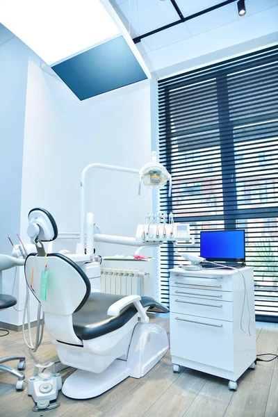 Moderní Zubařská Kancelář Notebookem Zubním Skenerem Stole Koncepce Stomatologie Zdravotní — Stock fotografie