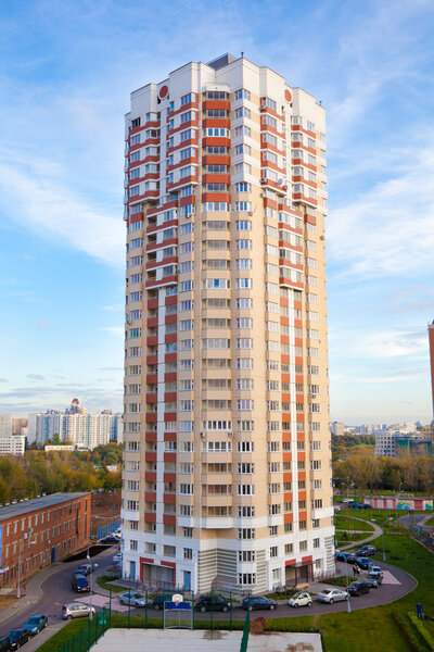 New residential building in the developed area of ​​the city.