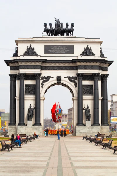 Triumphal Arch in Moscow, built in honor of the victory of the Russian people in the war of 1812. Kutuzov Avenue in Moscow. — Stock Photo, Image