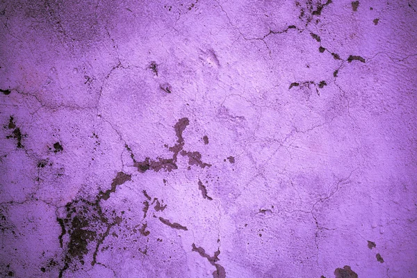 Cracks in the wall of the old purple — Stock Photo, Image