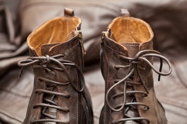 yüksek deri ayakkabı bağcıklarımı ile kapatın. sonbahar ve ilkbahar sezon
