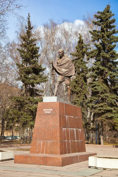 Mahatma Gandhi. The monument in Moscow — Stock Photo, Image