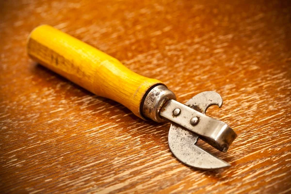 Can opener and bottle. vintage style — Stock Photo, Image