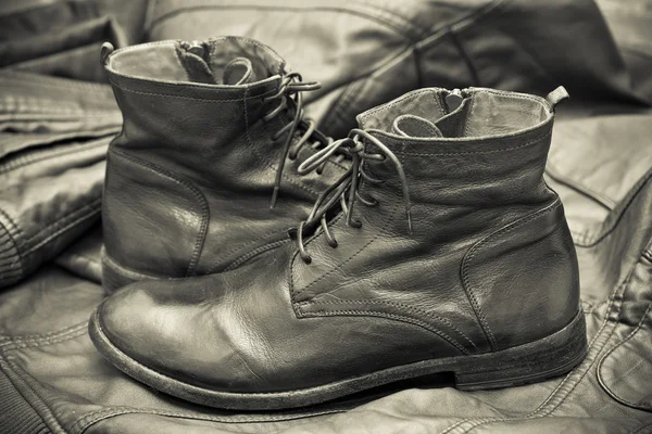 Sapatos de moda de couro masculino. Outono - sapatos de primavera. Estilo Cowboy — Fotografia de Stock