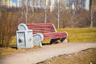 sokakta Park ahşap Bank