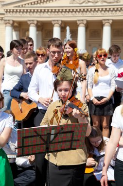 Moskova, Rusya - 9 Mayıs: müzisyenler Bolşoy Tiyatrosu özgeçmişlerine Gaziler onuruna bir konser 9 Mayıs 2013, Moskova, Rusya oynamak