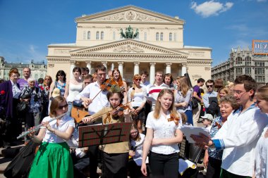 Moskova, Rusya - 9 Mayıs: müzisyenler Bolşoy Tiyatrosu özgeçmişlerine Gaziler onuruna bir konser 9 Mayıs 2013, Moskova, Rusya oynamak