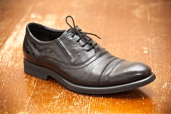 Classic men's leather shoes in black — Stock Photo, Image