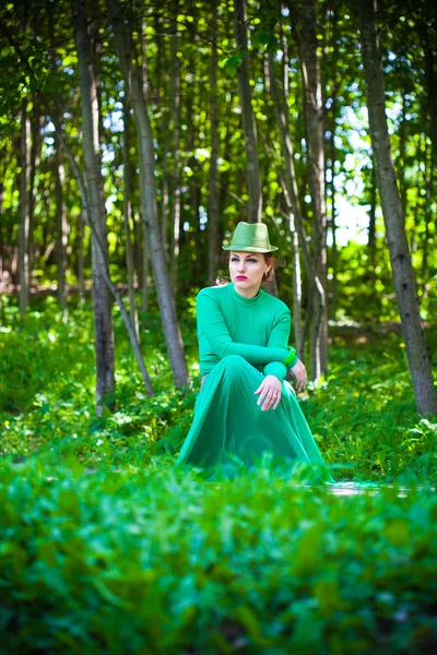 Woman in a green dress in the forest — Stock Photo, Image