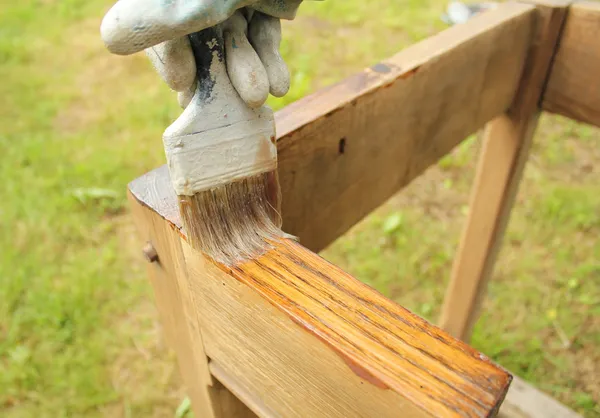 Painting wood furniture — Stock Photo, Image