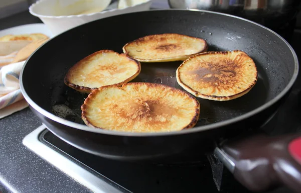 Preparation of pancakes — Stock Photo, Image