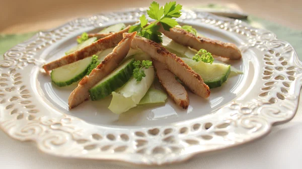 Fresh salad with grilled meat stripes — Stock Photo, Image