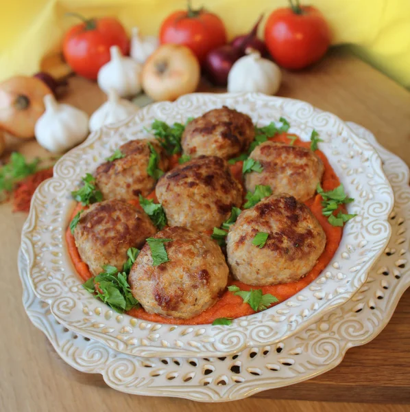 Meatballs with sauce and herbs — Stock Photo, Image