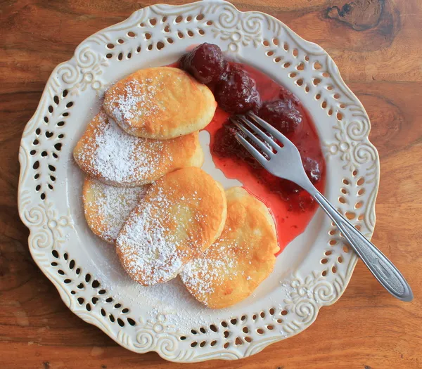 Pancakes with strawberry jam — Stock Photo, Image
