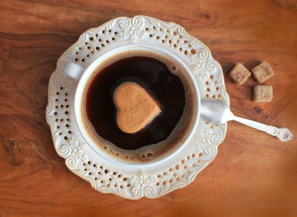 Coffee cup with heart on a wooden table — Stock Photo, Image