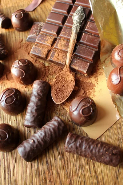 Chocolate, trufas, cacau em pó — Fotografia de Stock