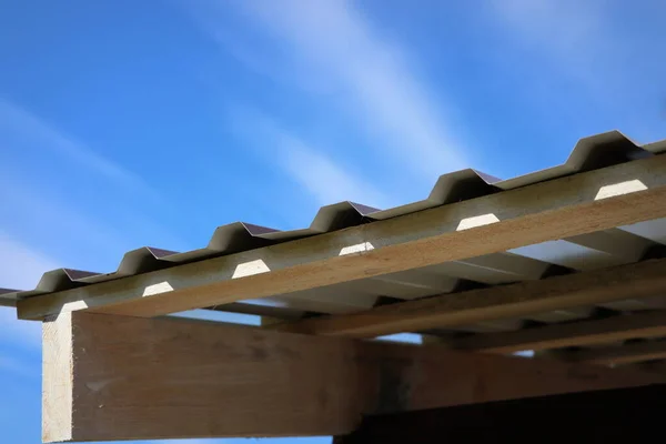 Metal Profil Evinin Yeni Çatısının Parçası — Stok fotoğraf