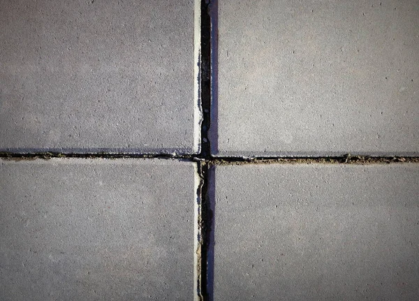 Μεγάλες τετράγωνες πλάκες από τσιμέντο. Περίπατος. Στο πάνω μέρος. Ιστορικό υφής — Φωτογραφία Αρχείου