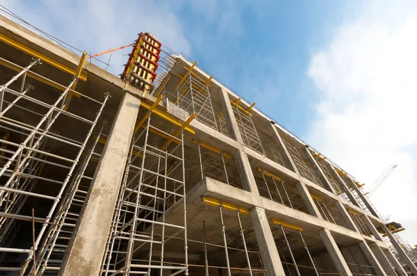 Wide view of building under construction — Stock Photo, Image