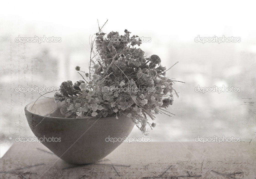 Bunch of everlasting flowers in a vase of clay