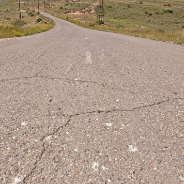 Asfalt doku ile beyaz çizgi