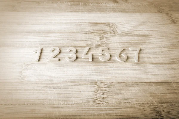 Número de um a sete em um fundo de madeira — Fotografia de Stock