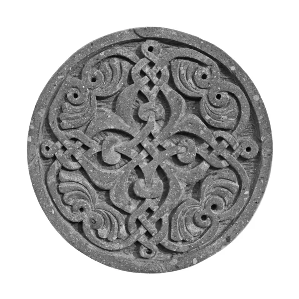 Средневековый армянский орнамент на крестовом камне изолирован на белом — стоковое фото