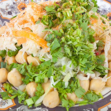 taze nohut, yeşil lahana, havuç salatası